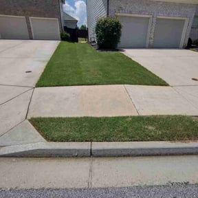 landscape maintenance by Jones landscaping reviewed on August 21, 2025