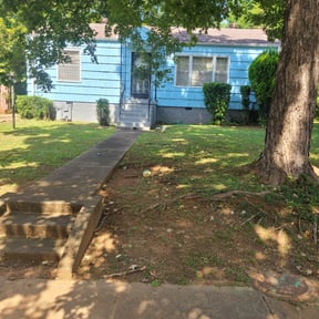 Bush Trimming by Lawn Care Professionals reviewed on August 21, 2025
