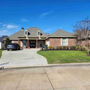 lawn maintenance by BORRELLI&#039;S Mowing reviewed on August 21, 2025