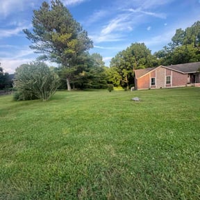 yard maintenance by John's Lawn Maintenance reviewed on August 18, 2025