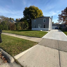 landscape maintenance by Mad lawn cuts reviewed on December 4, 2025