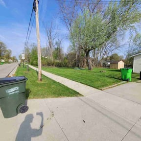 yard service by Js Lawn Care reviewed on August 18, 2025