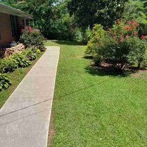 gardening service by Handy lawn care reviewed on August 19, 2025