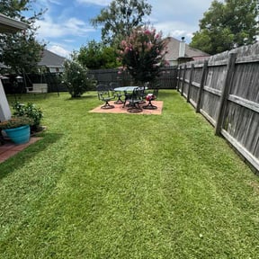 lawn maintenance by Loza Lawn & Home Services reviewed on August 15, 2025
