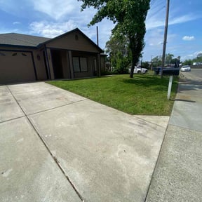 landscape maintenance by Okie Lawn and Landscape reviewed on August 20, 2025