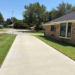 grass maintenance by Veterans lawn services reviewed on August 18, 2025