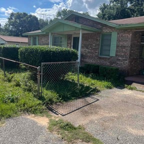 Bush Trimming by S.L.M reviewed on September 2, 2023