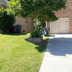 lawn service by Prestigious Plateau Lawn & Landscape reviewed on October 11, 2024