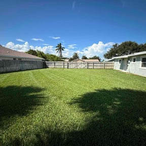 yard maintenance by Weekend Warrior Landscaping reviewed on November 27, 2025