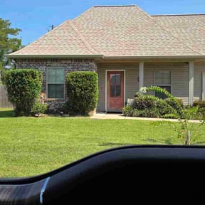 Bush Trimming by Emerald Landscaping Corp. reviewed on December 17, 2025