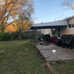 Leaf Removal by Universal services rcr LLC reviewed on September 28, 2025