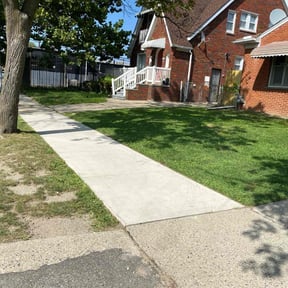 landscaping services by Luxury Lawn's of Chattanooga reviewed on August 18, 2025