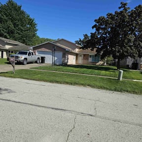 lawn care by Reynoso's Fencing & Lawn Care reviewed on September 28, 2024