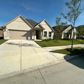 grass cutting by Divine Landscaping LLC reviewed on August 19, 2025