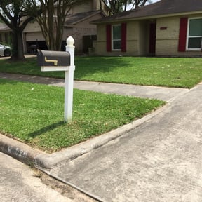 grass cutting by Lindsay’s lawncare reviewed on July 30, 2022