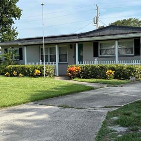 Bush Trimming by Landiix LLC reviewed on August 19, 2025