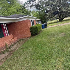 Bush Trimming by YardForce Lawn Service reviewed on April 30, 2026