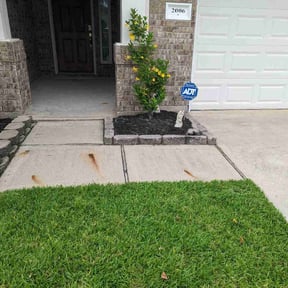 Flower Bed Weeding by All around Landscaping reviewed on August 18, 2025