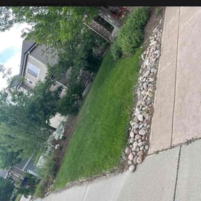 yard care by Valdes landscape reviewed on April 8, 2024