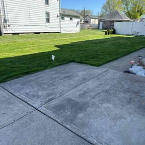 lawn maintenance by Enclave Landscape Management reviewed on April 28, 2024