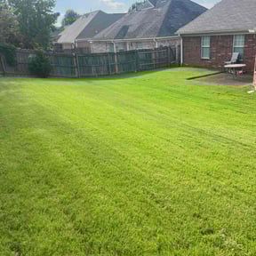 yard maintenance by Lawnz Unlimted reviewed on August 18, 2025