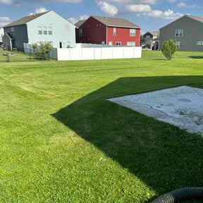 yard service by Dallas Enterprise LLC Lawn Care Services reviewed on December 20, 2023