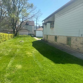 yard care by ShiftChange LLC Lawn Service reviewed on August 19, 2025