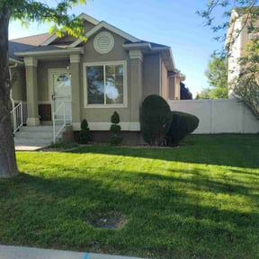 landscape maintenance by Dan's Lawn Service reviewed on August 16, 2025