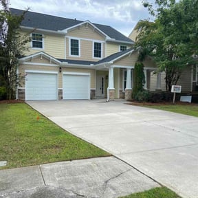 Bush Trimming by Four Level LLC -678.688.LAWN reviewed on August 18, 2025