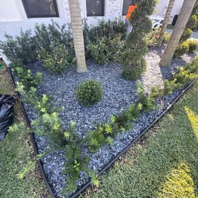 Flower Bed Weeding by Glendale Flowers Lawn Care reviewed on October 22, 2025