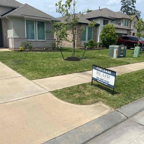 yard work by Green lawn's reviewed on August 19, 2025