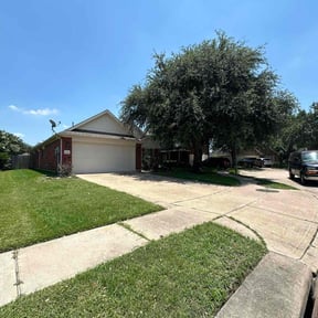 landscape maintenance by Green coqui lawn services reviewed on August 16, 2025