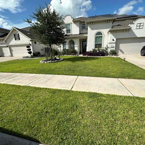 grass cutting by Perez Landscaping reviewed on April 28, 2024