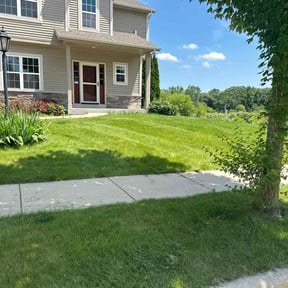 landscape maintenance by R&amp;A landscaping reviewed on August 21, 2025