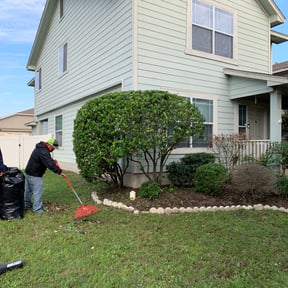 Bush Trimming by Rodríguez Lawn Care reviewed on August 15, 2025