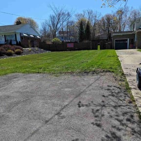 grass maintenance by E-Z Outdoor Enterprises reviewed on August 21, 2024