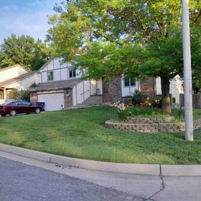 lawn maintenance by Knox Vegas Lawn Service reviewed on May 16, 2024