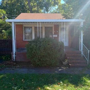 Flower Bed Weeding by Hank Hill Lawns reviewed on November 10, 2025