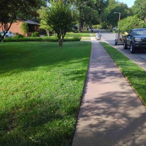 yard maintenance by Stephen watts lawn care llc reviewed on October 11, 2022