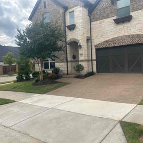 lawn care by Solis Landscaping & Maintenance LLC reviewed on July 1, 2025
