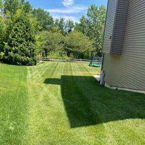 lawn maintenance by Lowcountry Landscape and Design LLC reviewed on January 24, 2024