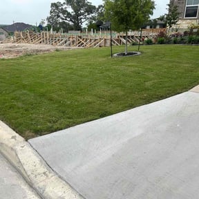 lawn maintenance by Cris Cooper reviewed on August 20, 2025