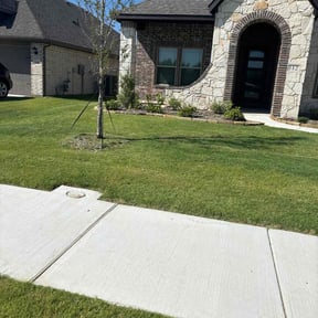 grass cutting by Pulgarcitos Lawns R&amp;R reviewed on June 16, 2025