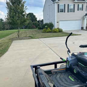 lawn maintenance by Home Medic reviewed on August 19, 2024