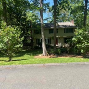 lawn service by ronnieandsonslawncare reviewed on September 6, 2023