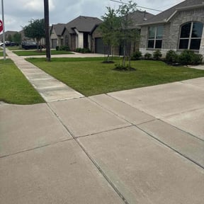 Weeding by Dixon Mow & Trim LLC reviewed on August 19, 2025