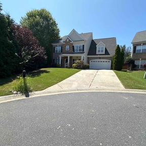 yard work by Austins Landscaping reviewed on April 20, 2025