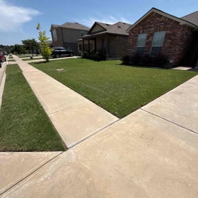 landscaping by JD landscape & Snow reviewed on August 20, 2025