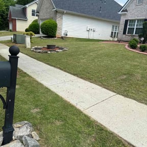 yard maintenance by Fleur De Lis Landscaping reviewed on November 26, 2025