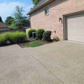 Bush Trimming by Circle G Pros reviewed on February 13, 2022